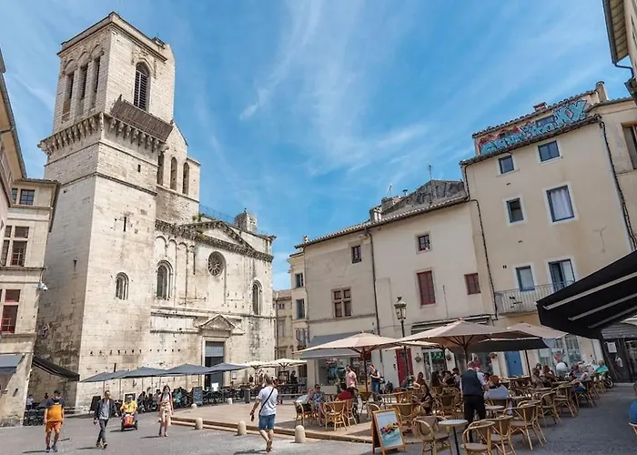 Le Petit Ecusson A La Cathedrale
