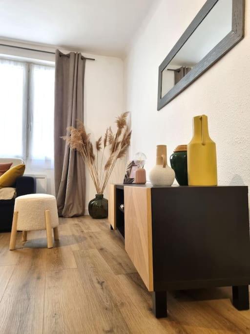 Le Petit Ecusson A La Cathedrale Appartement *